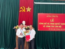 Công bố quyết định của Hiệu Trưởng Trường Chính trị Kon Tum về công tác cán bộ