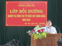 Khai giảng lớp Bồi dưỡng nghiệp vụ công tác tổ chức xây dựng Đảng cho cán bộ làm công tác tổ chức xây dựng Đảng trên địa bàn toàn tỉnh Kon Tum.