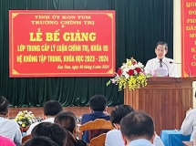 Bế giảng các lớp Trung cấp LLCT (hệ không tập trung) khóa 95, 96, 97 năm học 2023-2024.